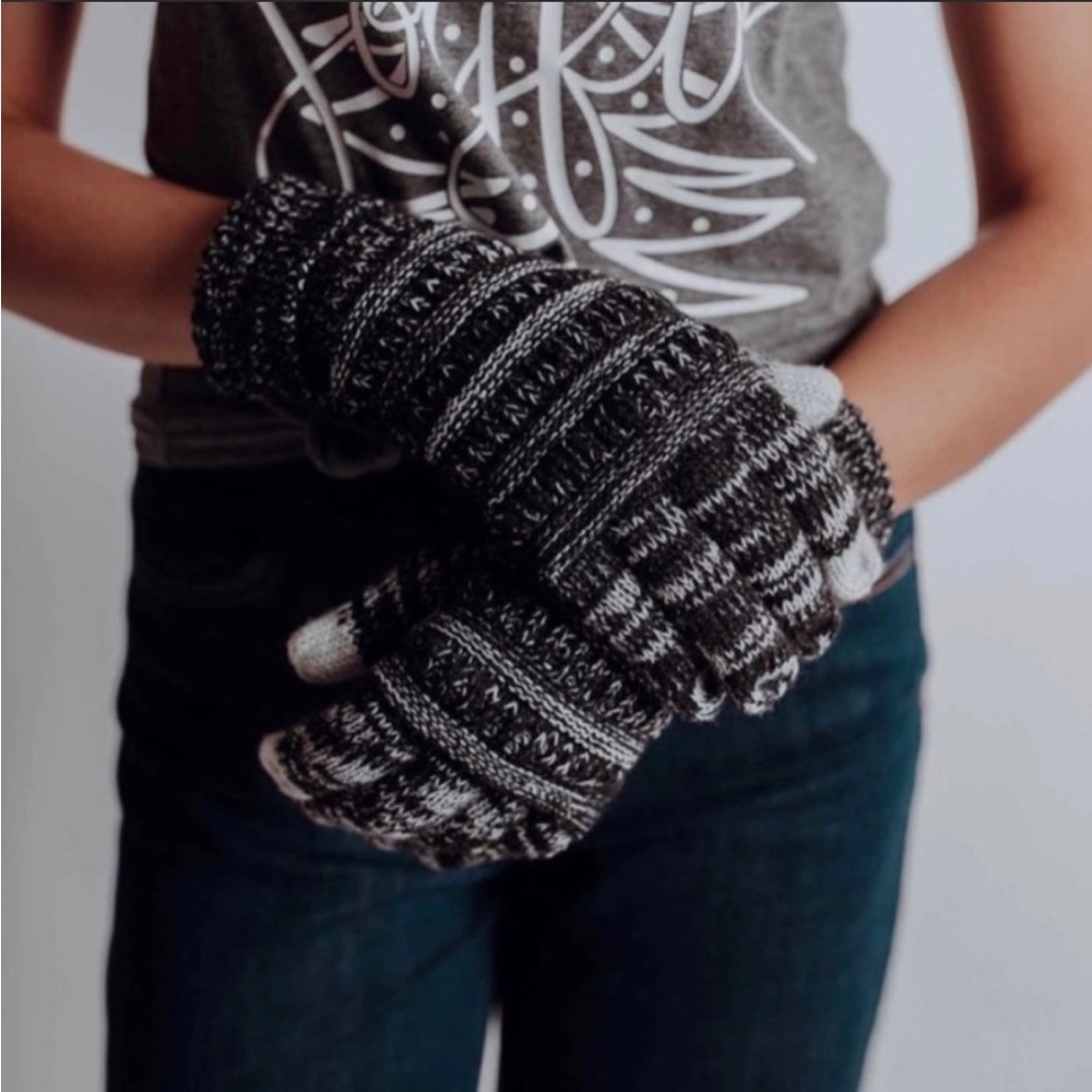 New Cozy Knit Gloves in Heatherd Black